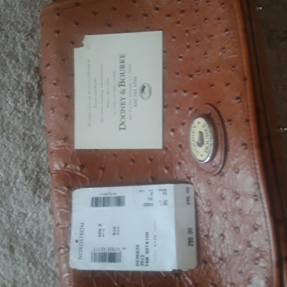 🔥OWO🔥 LEATHER DOONEY BOURKE LEATHER PURSE 🤩👜🛍